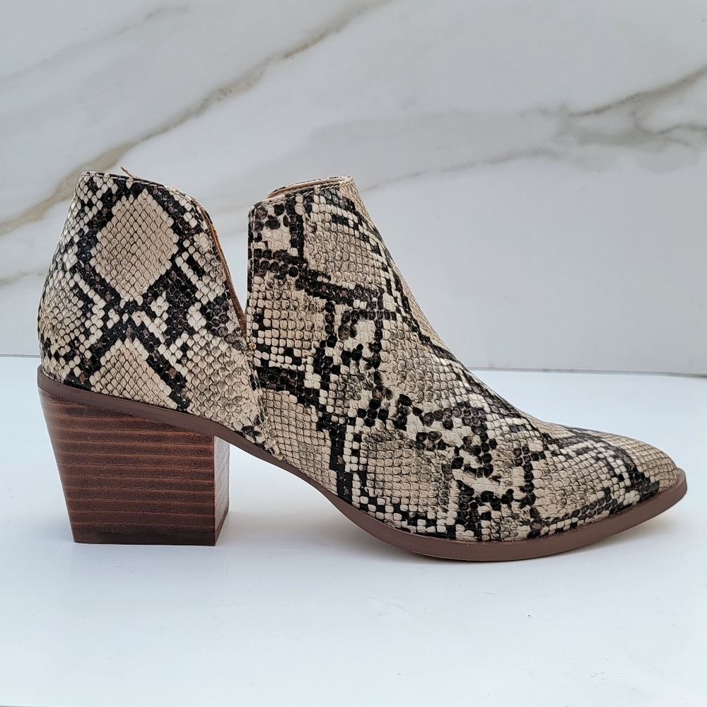Steve Madden | Snake Print Master Stacked Heel pointy toe bootie size 10